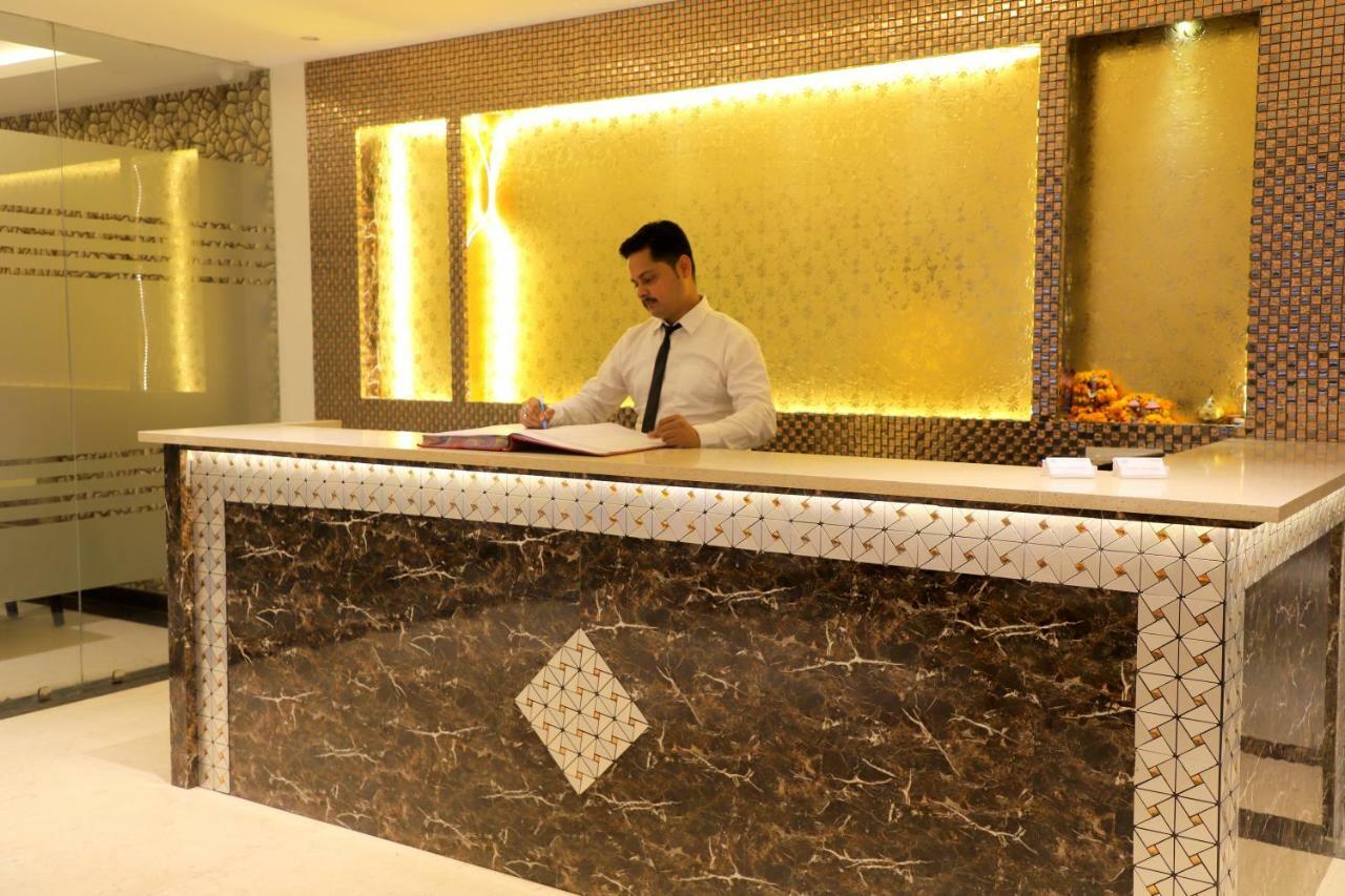 Hotel The Vegas Delhi Airport- A Boutique Hotel Нью-Дели Экстерьер фото